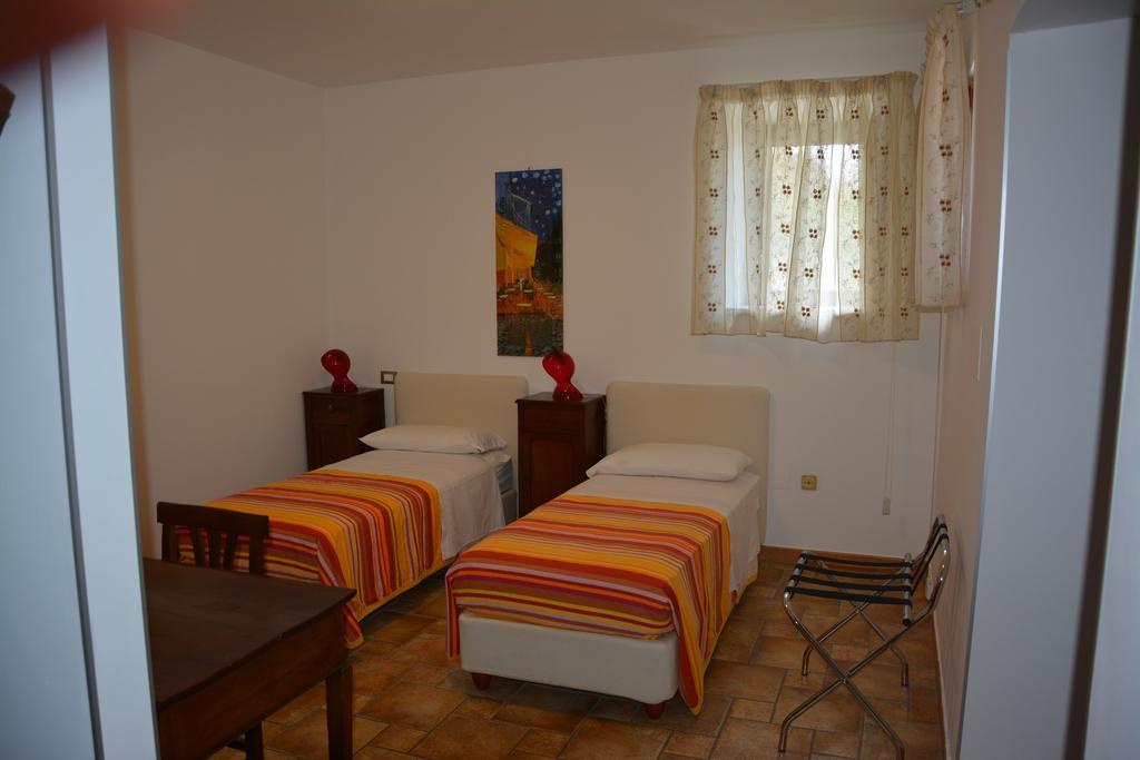 B&B La Casa Rossa Paola Rum bild