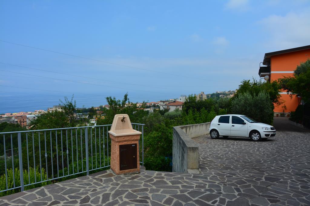 B&B La Casa Rossa Paola Exteriör bild