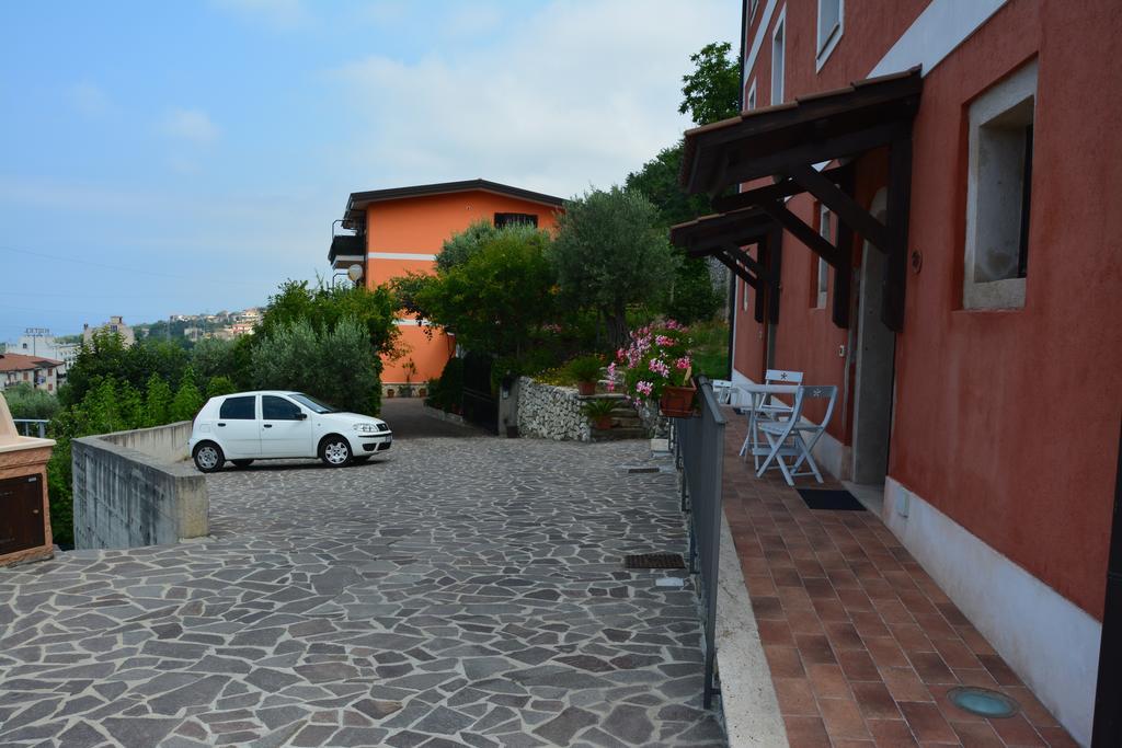 B&B La Casa Rossa Paola Exteriör bild