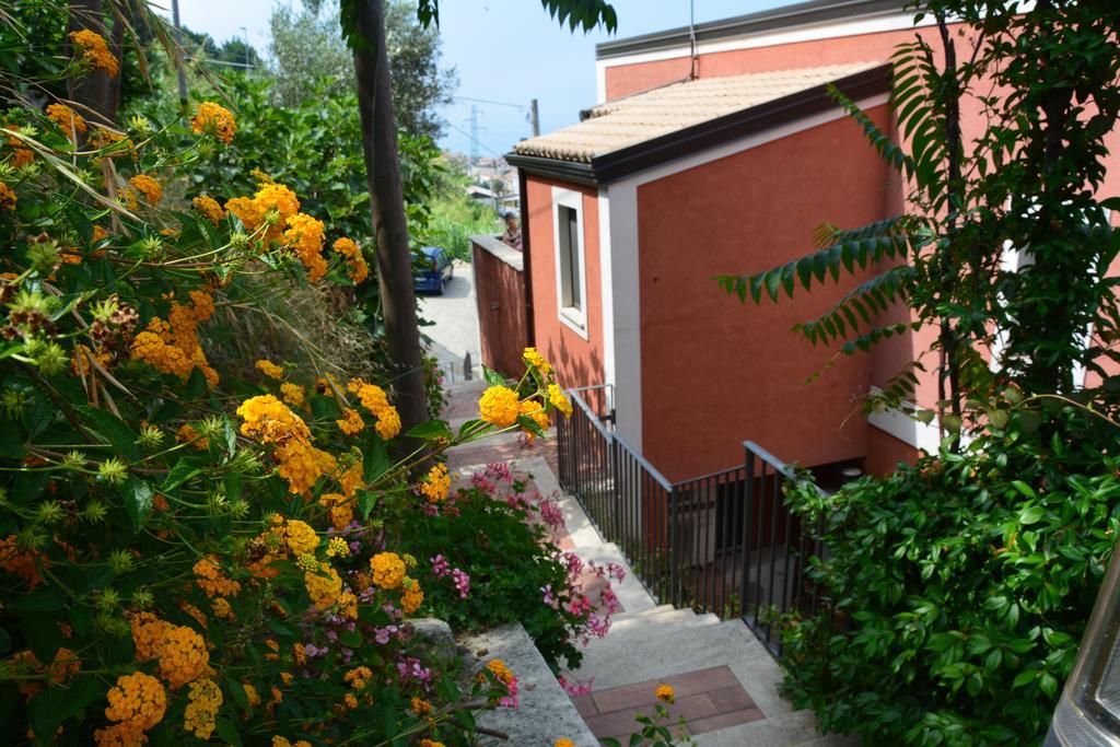 B&B La Casa Rossa Paola Exteriör bild
