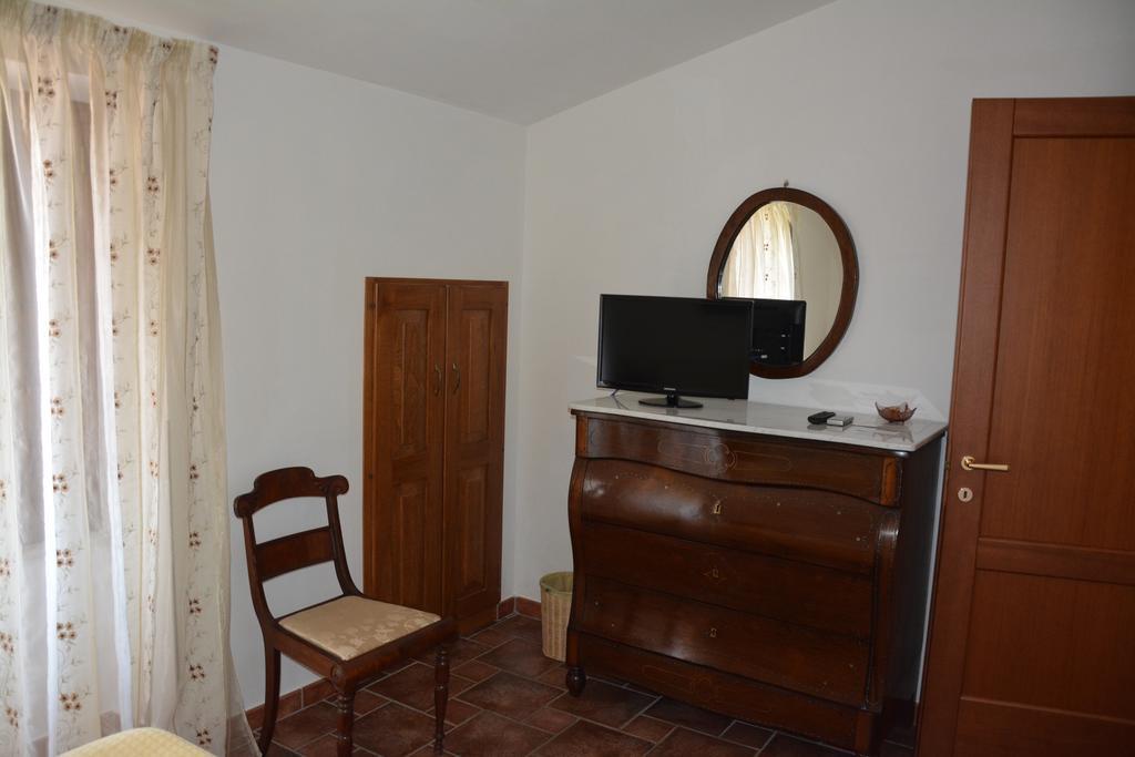 B&B La Casa Rossa Paola Rum bild