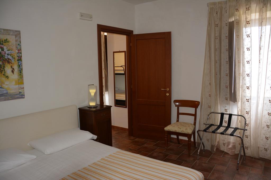B&B La Casa Rossa Paola Rum bild