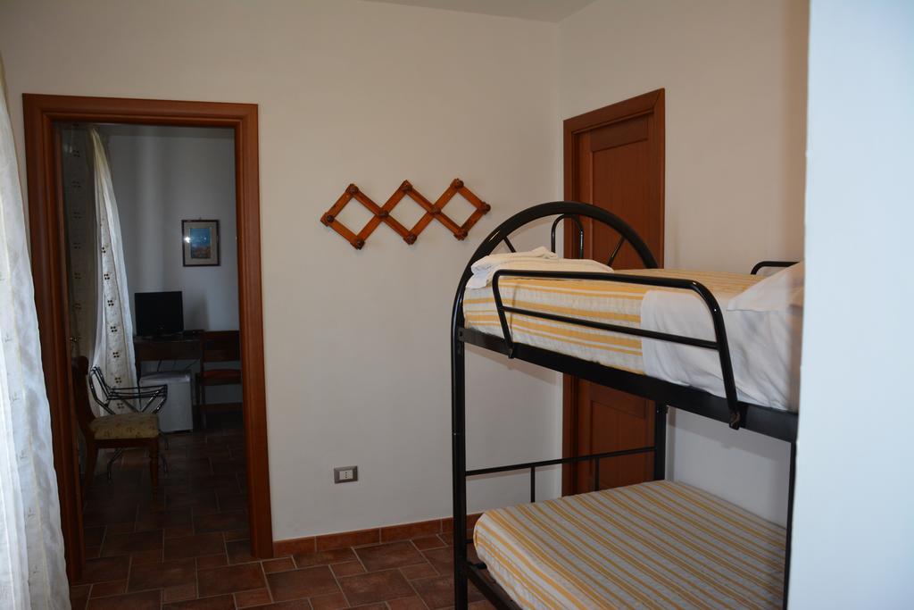 B&B La Casa Rossa Paola Rum bild